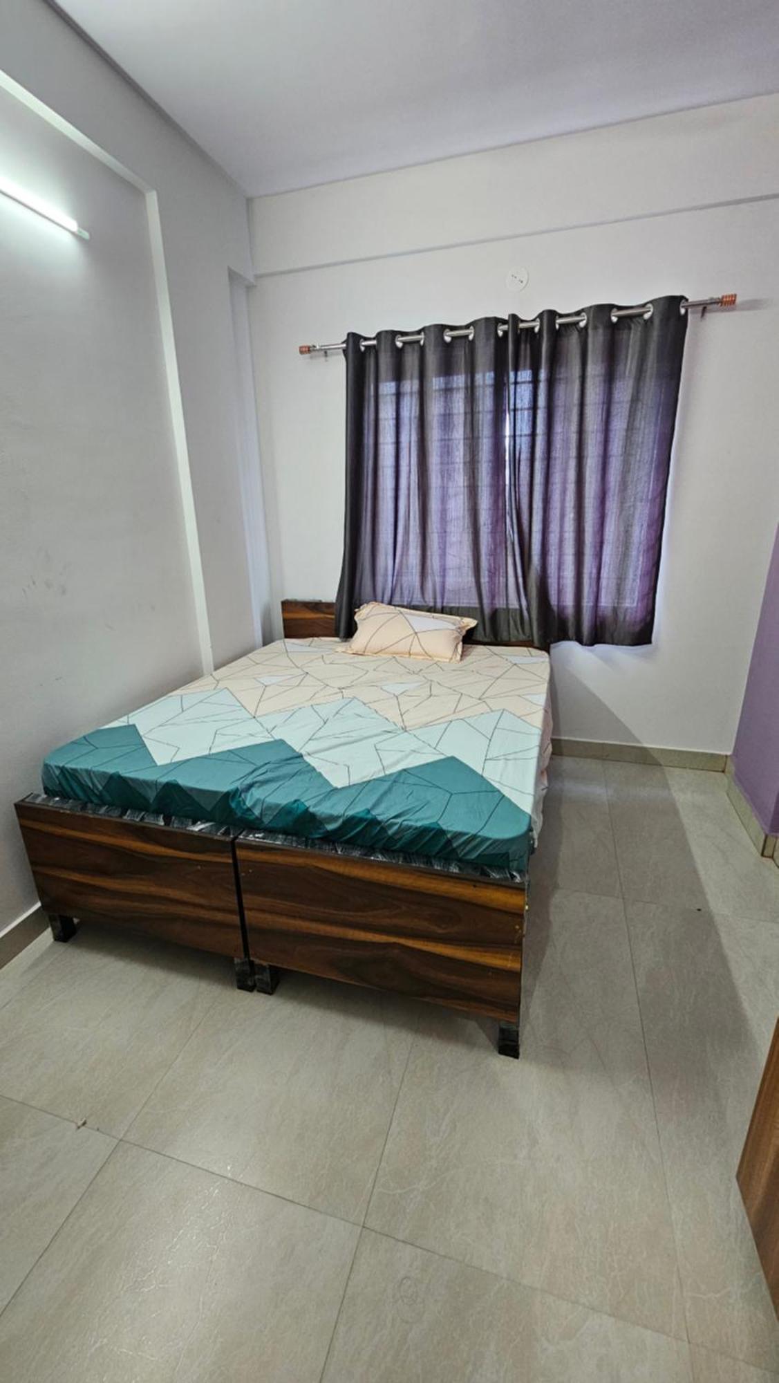 V2 Rooms Бенґалуру Екстер'єр фото